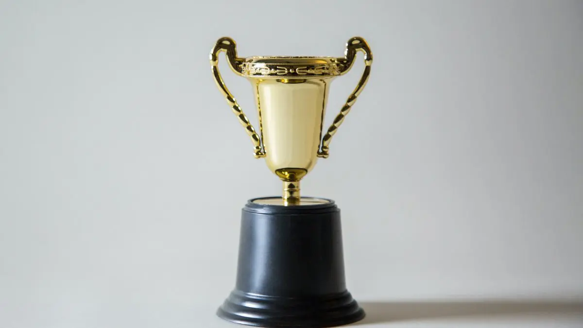 Award, Trophäe auf weißem Hintergrund