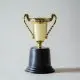 Award, Trophäe auf weißem Hintergrund