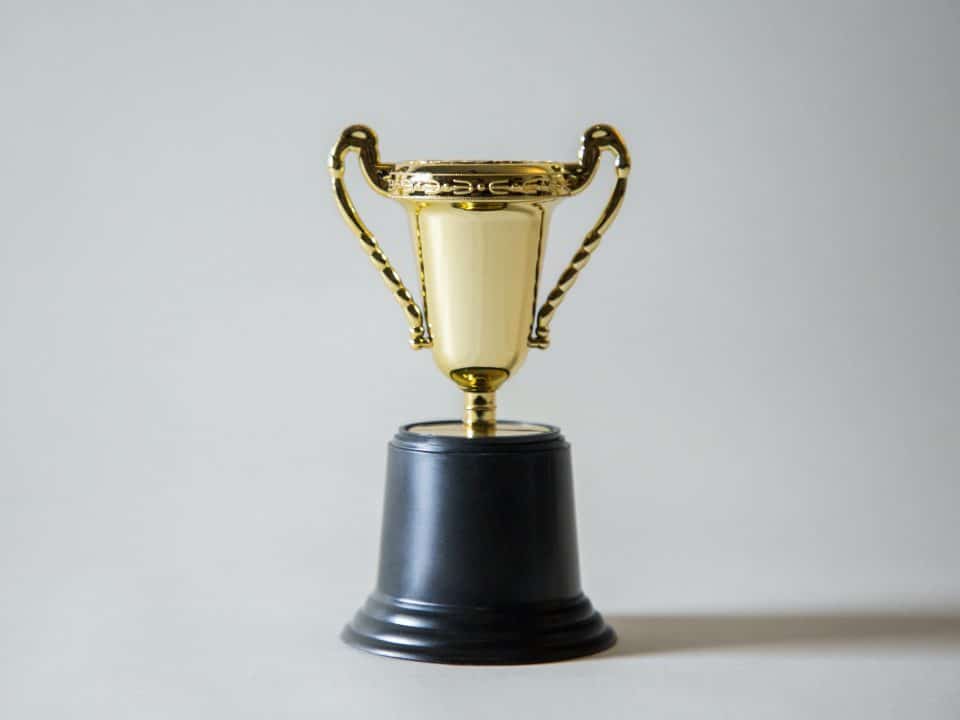 Award, Trophäe auf weißem Hintergrund